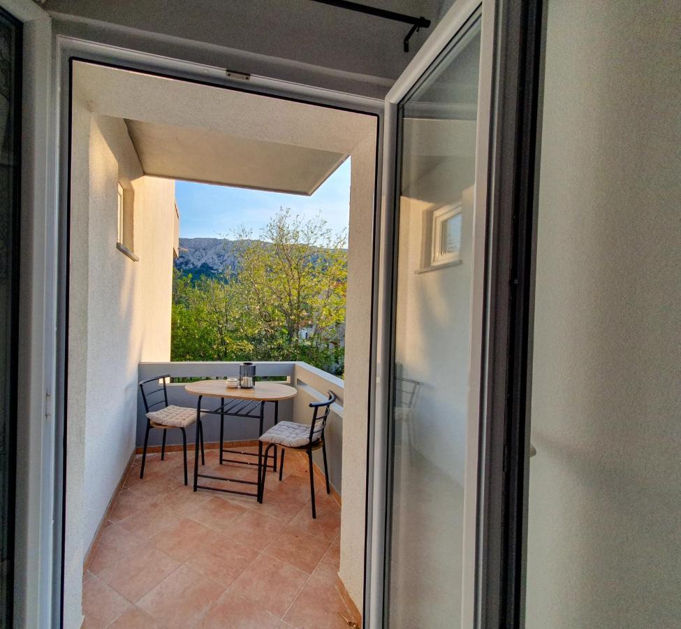 Apartments Mira Baska  Exterior photo